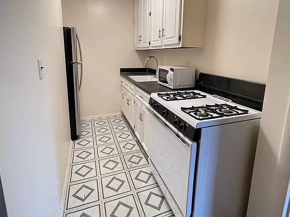 4th image of 1619 3rd Ave APT 14B