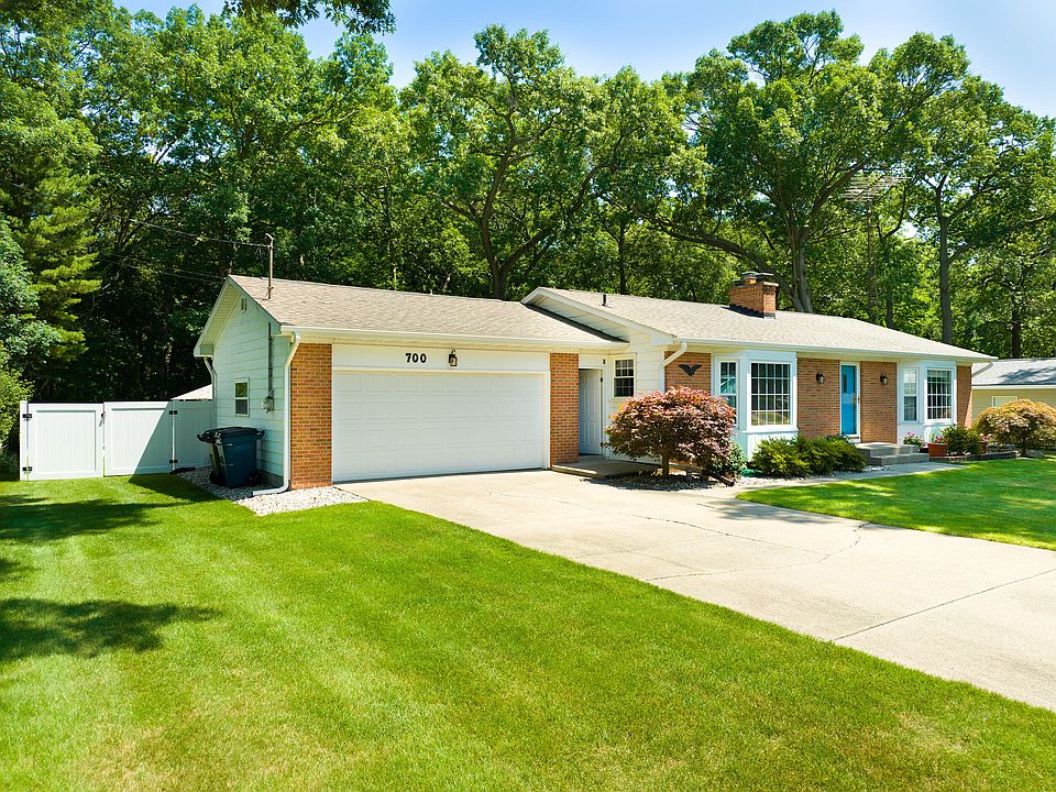 1st image of 700 E Wedgewood Dr