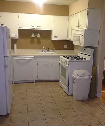 4th image of 6265 N Northwest Hwy APT D