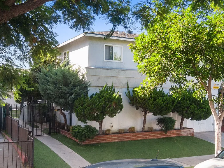 1577 Pine Avenue — Photo 29