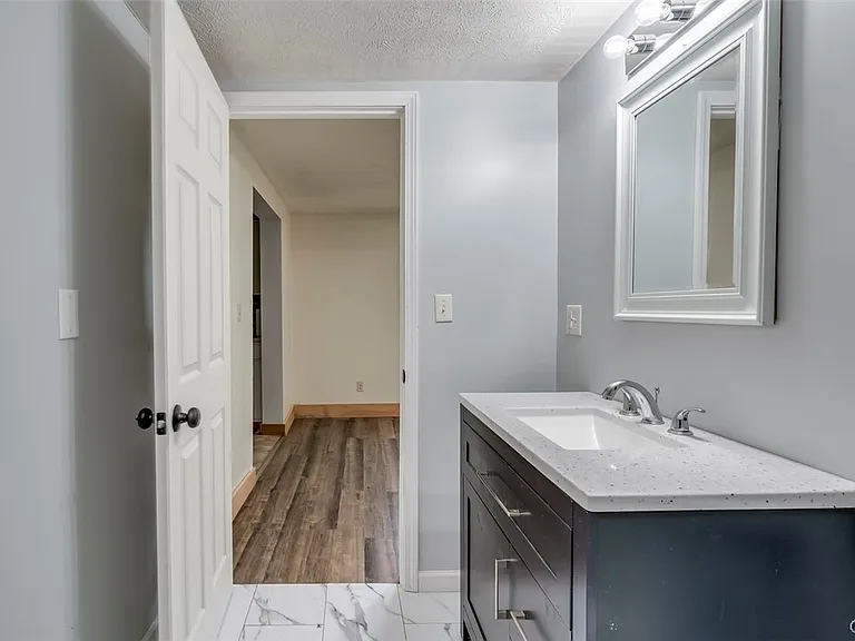 544 S Mechanic St — Photo 10