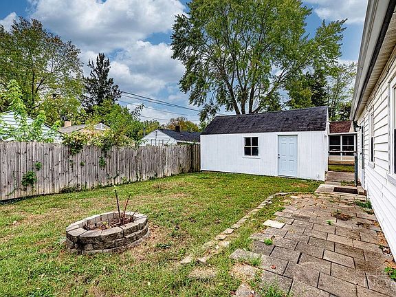 4th image of 122 Holly Ln