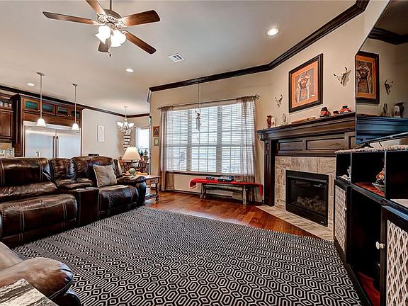 3rd image of 3815 Southridge Ln NE