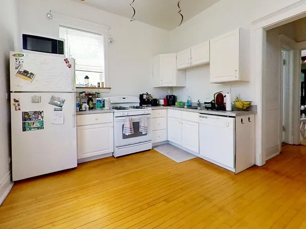 1017 W School St APT 3, Chicago, IL 60657