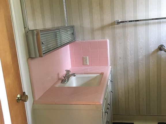 5th image of 532 W Santa Ana Ave