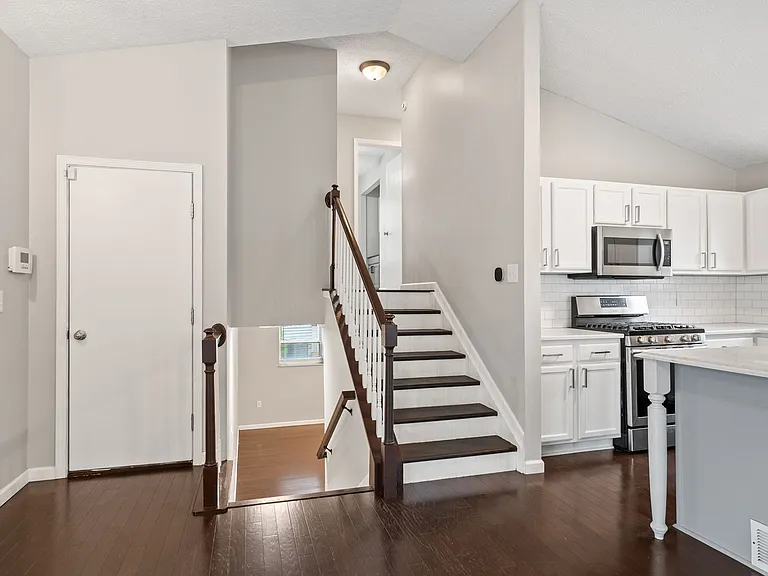 1300 Faunsdale Dr — Photo 6