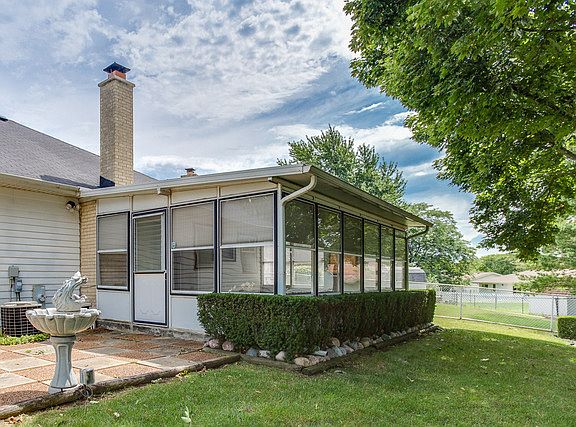 3rd image of 900 Long Meadow Dr