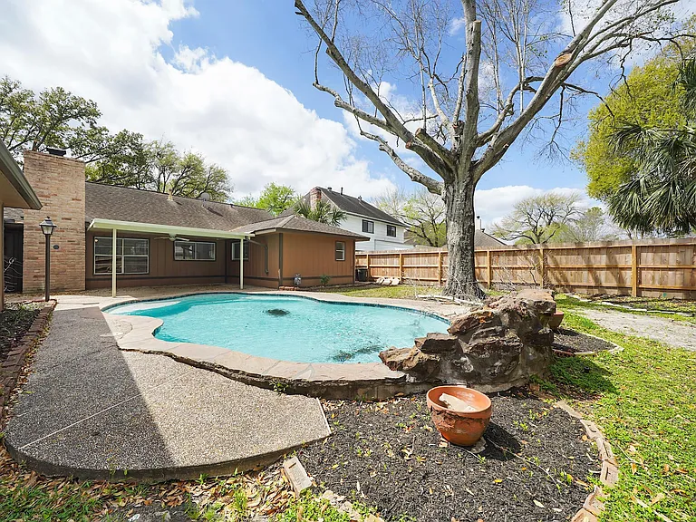 14202 Piping Rock Ln — Photo 1