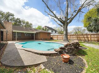 14202 Piping Rock Ln, Houston, TX 77077