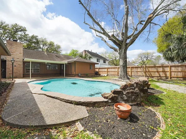 14202 Piping Rock Ln, Houston, TX 77077