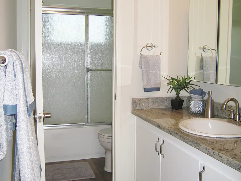 Live Oak Apartments — Photo 143