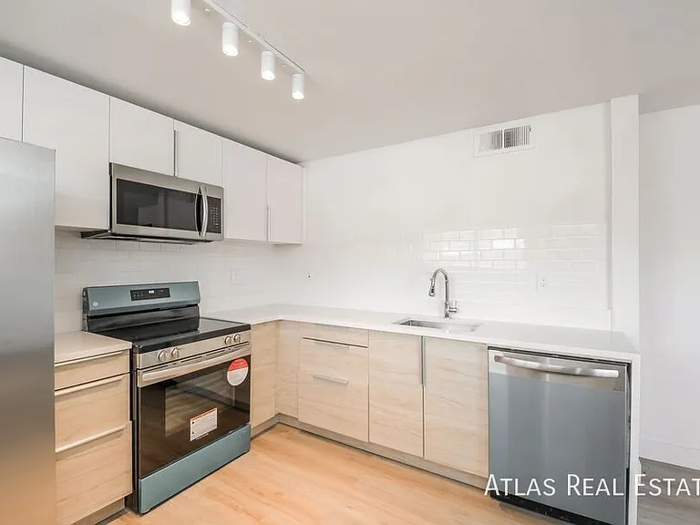 2560 N Ogden St — Photo 8