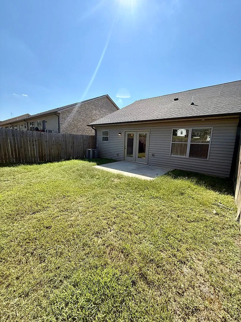 2 bed, 2.0 bath, 1179 sqft, $2,000 — Photo 2