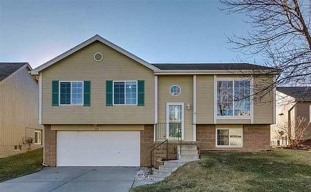 Great Location in Prime Millard West School District!