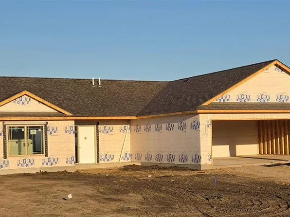 286 Three Lakes Dr, Madison Lake, MN 56063