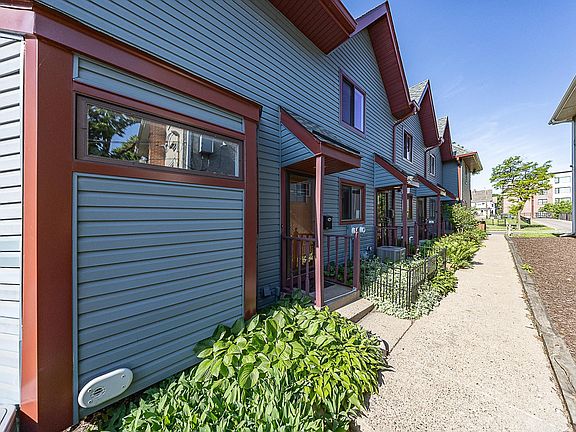 3rd image of 2421 Elliot Ave
