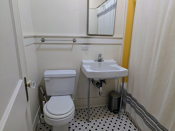 2nd image of 4725 15th Ave NE APT 39