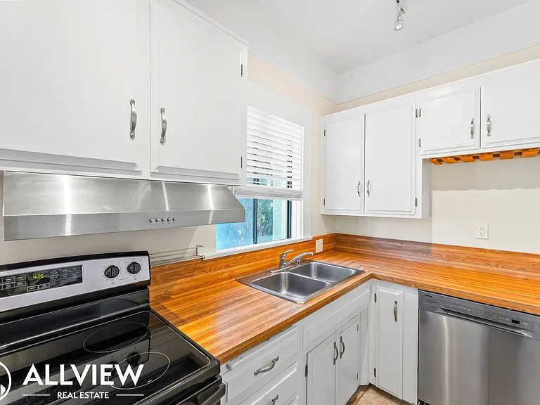 770 Hillcrest Drive — Photo 9