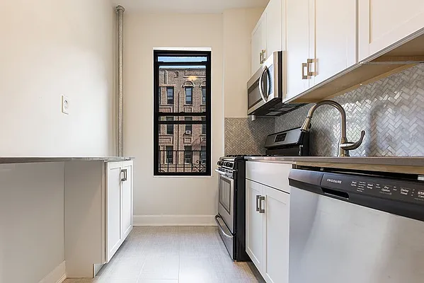 Rented by Dixon Advisory USA Inc. | media 31