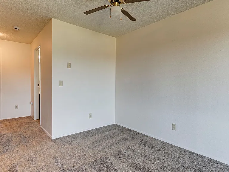 M0646-Prairie Village - 304 N. Main St — Photo 6