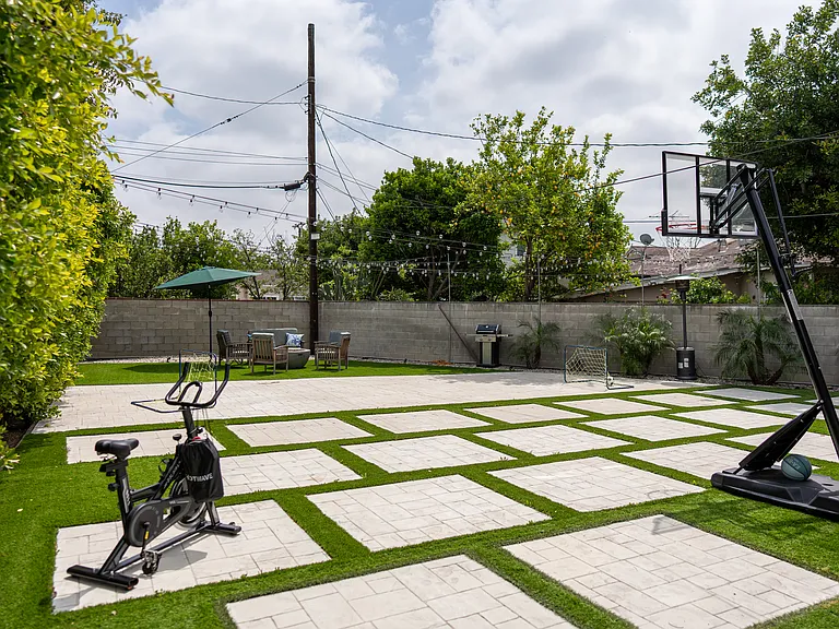 18033 Duncan St — Photo 47
