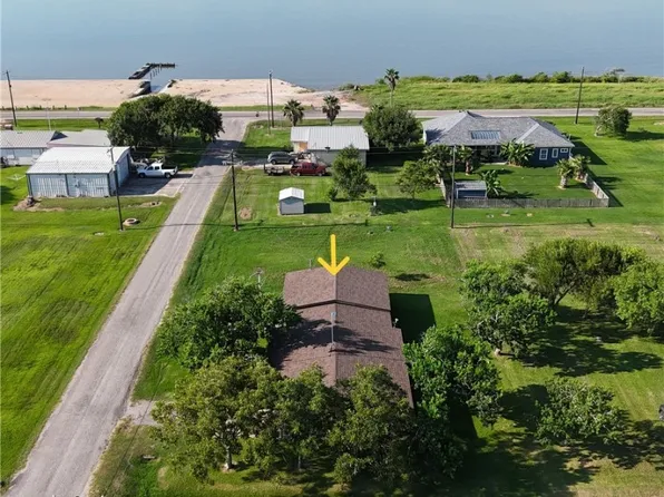 1201 W Washington Ave, Seadrift, TX 77983
