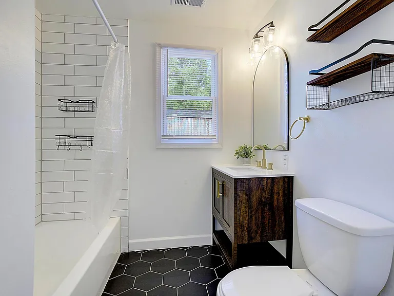 742 Elmhurst Rd — Photo 10