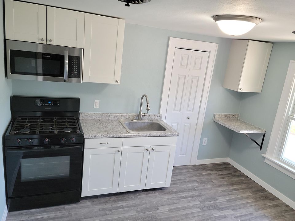 Large Kitchen with Pantry