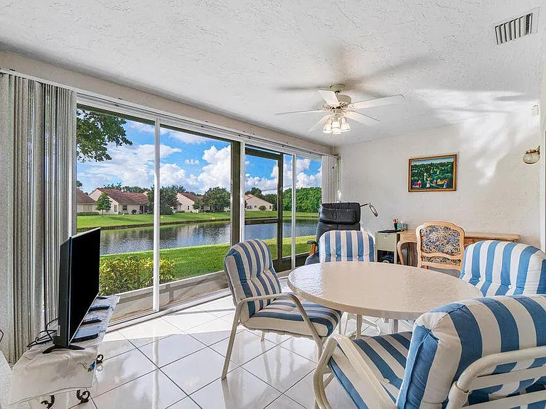 7922 Sandy Pointe Dr — Photo 20