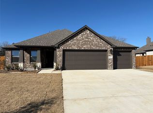 614 Kyle Dr, Tioga, TX 76271