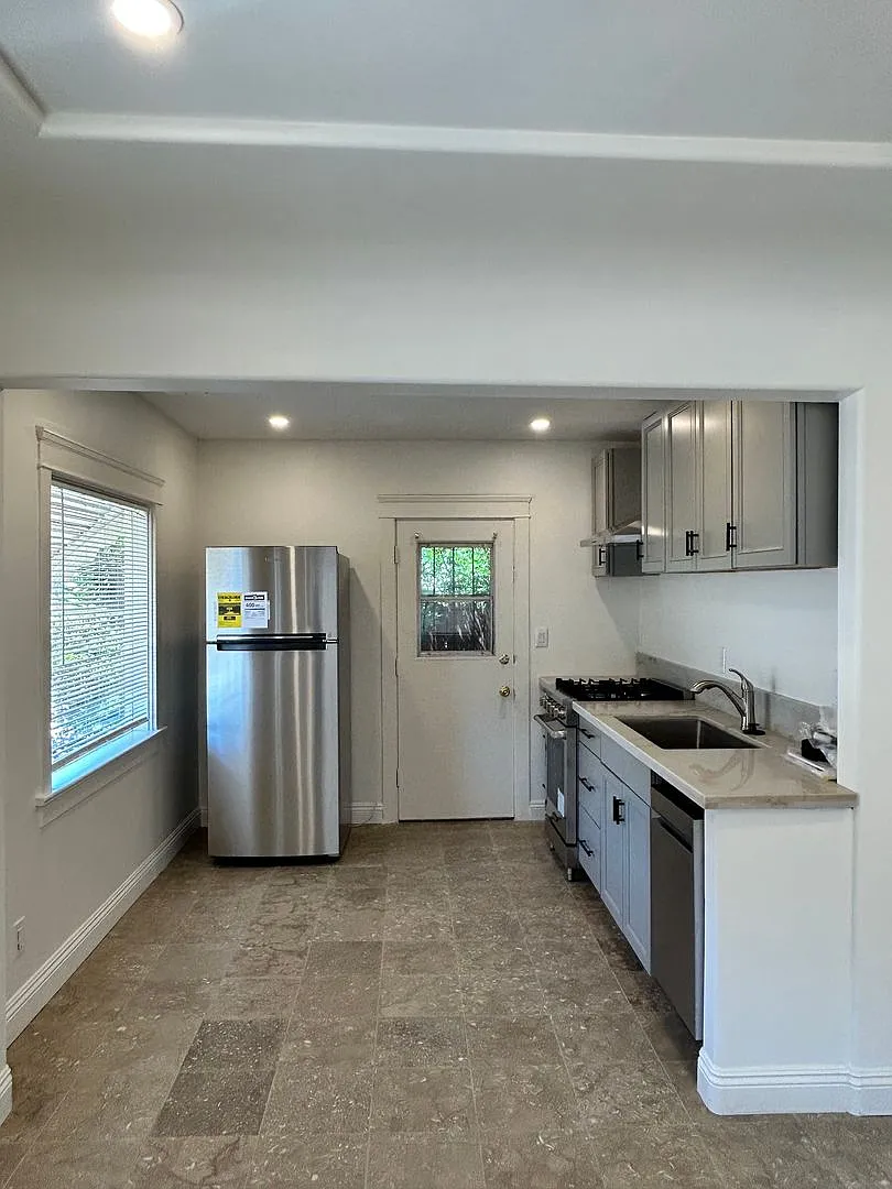 32nd Bungalows — Photo 2