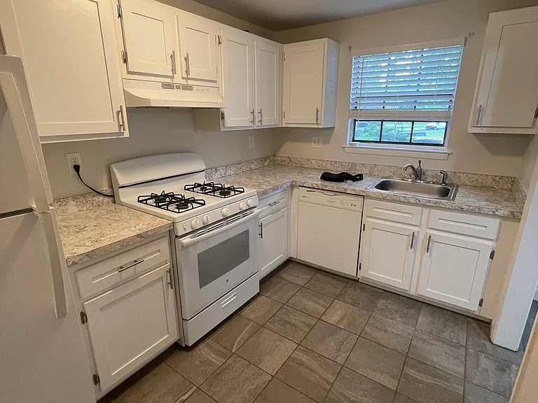 109 Sycamore Ln #B — Photo 15