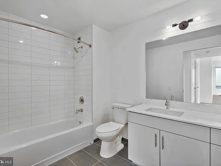 569 N 5th St #610 — Photo 6