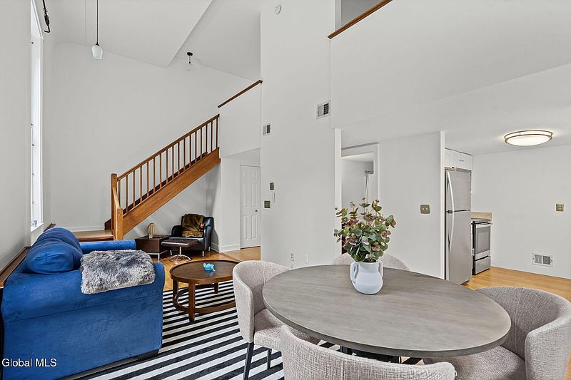 2nd image of 206 N Pearl Street APT 204