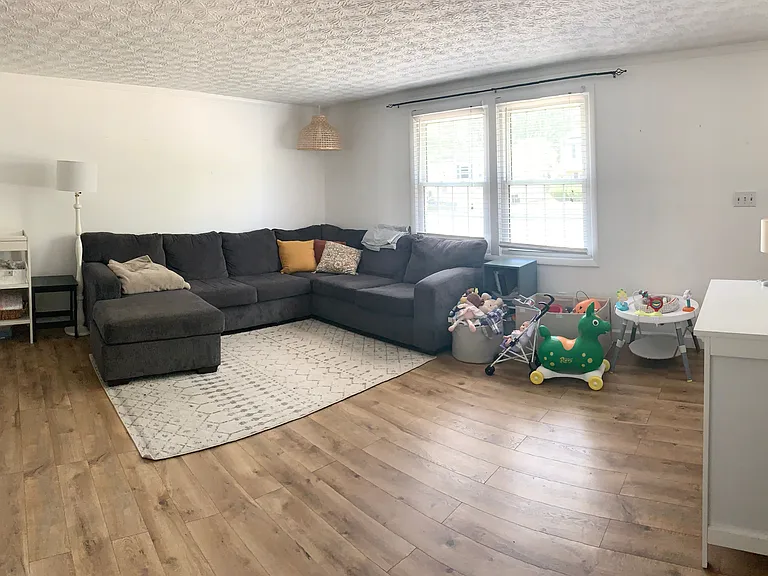 6660 Skywae Dr — Photo 2