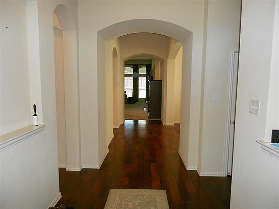 3rd image of 726 Rosewood Dr
