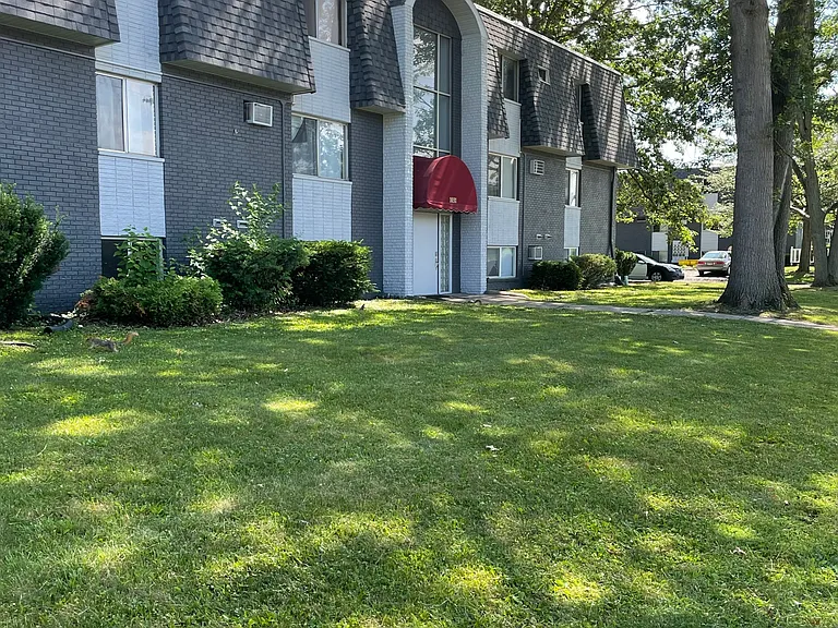 Tower Regency Apartments — Photo 13