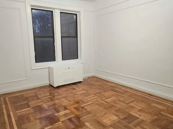 735 Walton Avenue image 7 of 10