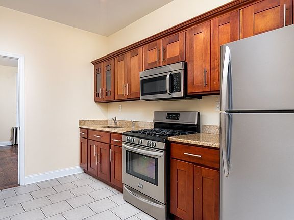 3rd image of 1489 Dekalb Ave APT 2L