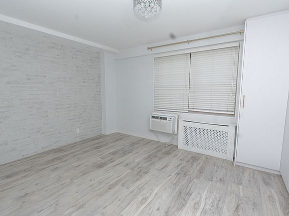 3rd image of 2925 W 5th St APT 11E