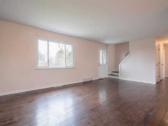 3rd image of 690 McCormick Ln