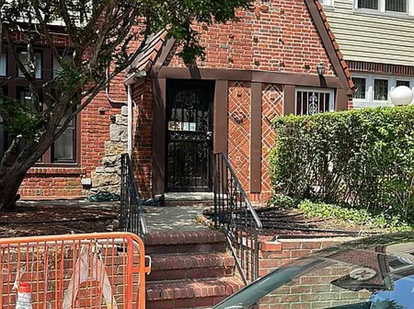 13070 226th St, Springfield Gardens, NY 11413