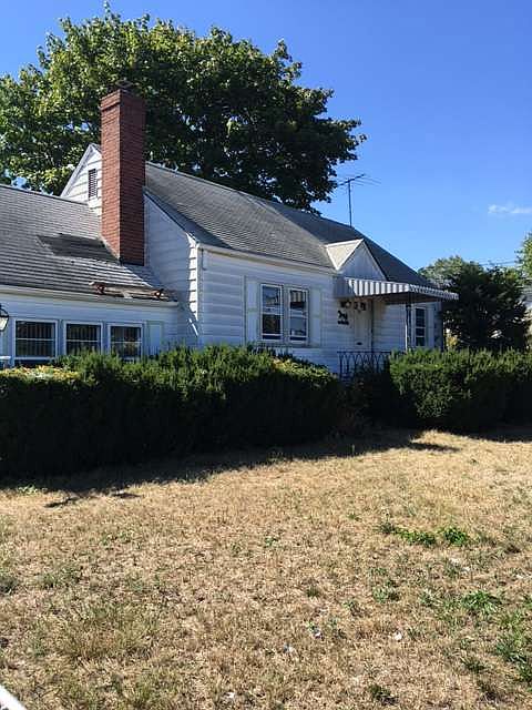 2nd image of 746 Main St
