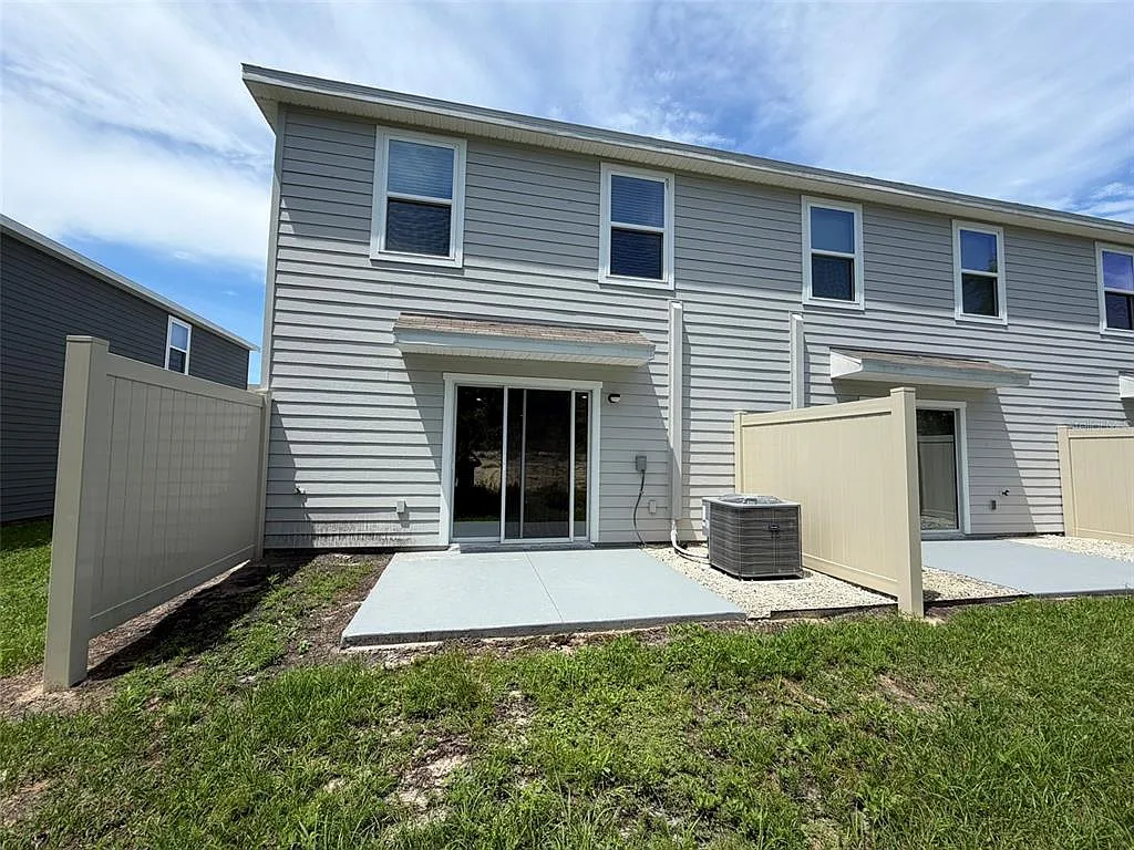 3 bed, 2.5 bath, 1458 sqft, $1,650 — Photo 3