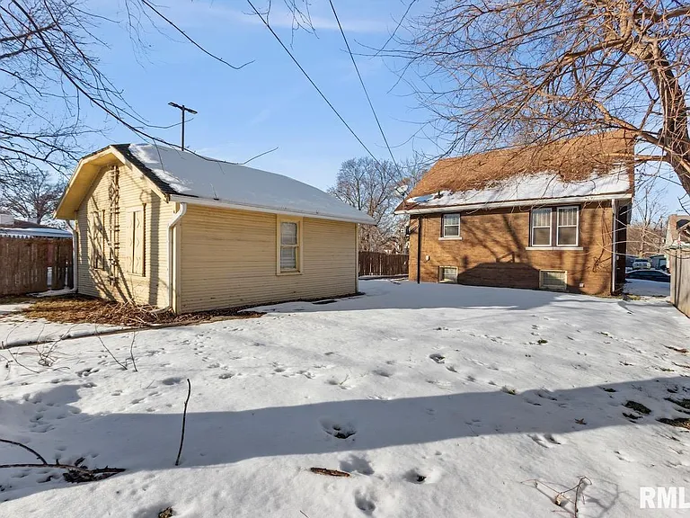 1816 W Callender Ave — Photo 29
