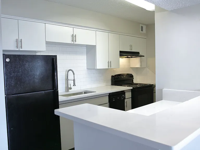 The Regency Apartments — Photo 99
