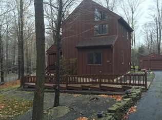 100 Cedar Pl, Dingmans Ferry, PA 18328