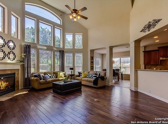 3rd image of 8111 Night Bluff Dr
