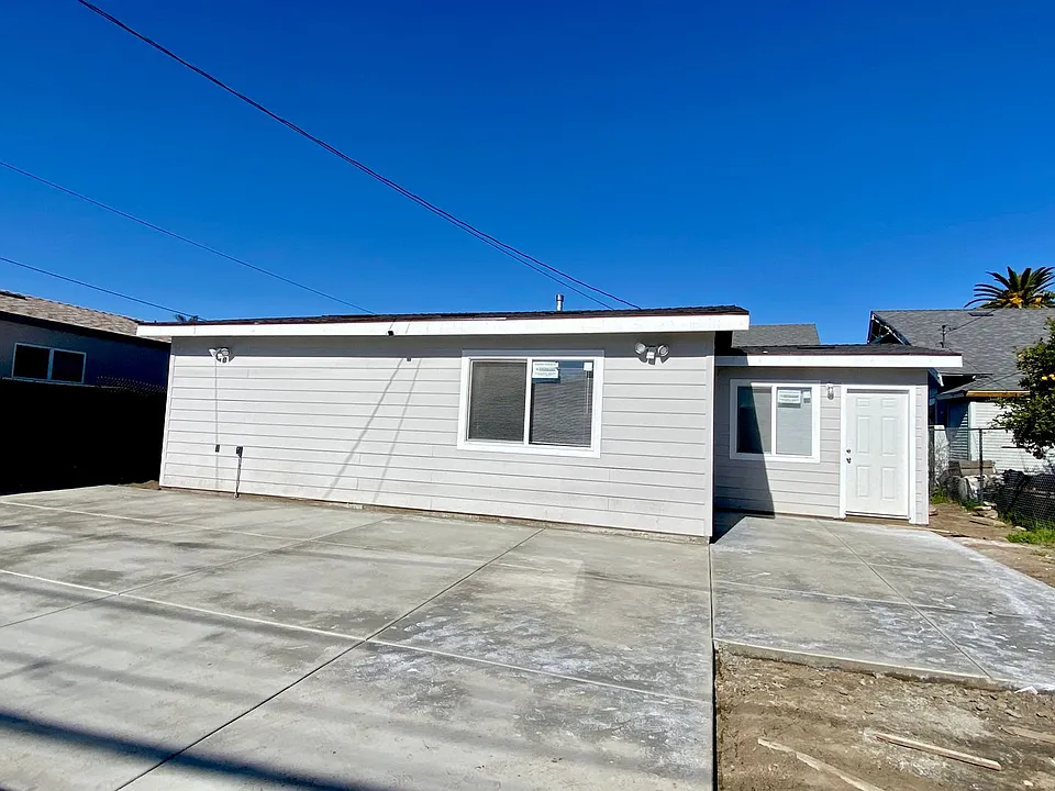 748 Hawthorne Pl