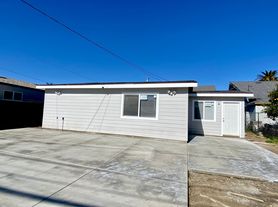 748 Hawthorne Pl, Pomona, CA